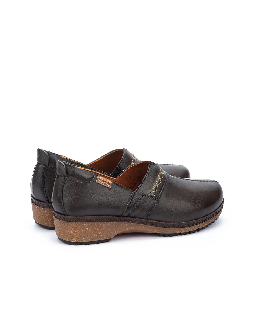 Sure! A more optimized title for the e-commerce product Pikolinos Granada could be:

Stylish Pikolinos Granada Leather Ankle Boots for Women - Comfortable, Trendy Footwear in Elegant Design

This title includes modifiers that highlight style, material, type, and target audience, which could help attract more customers.