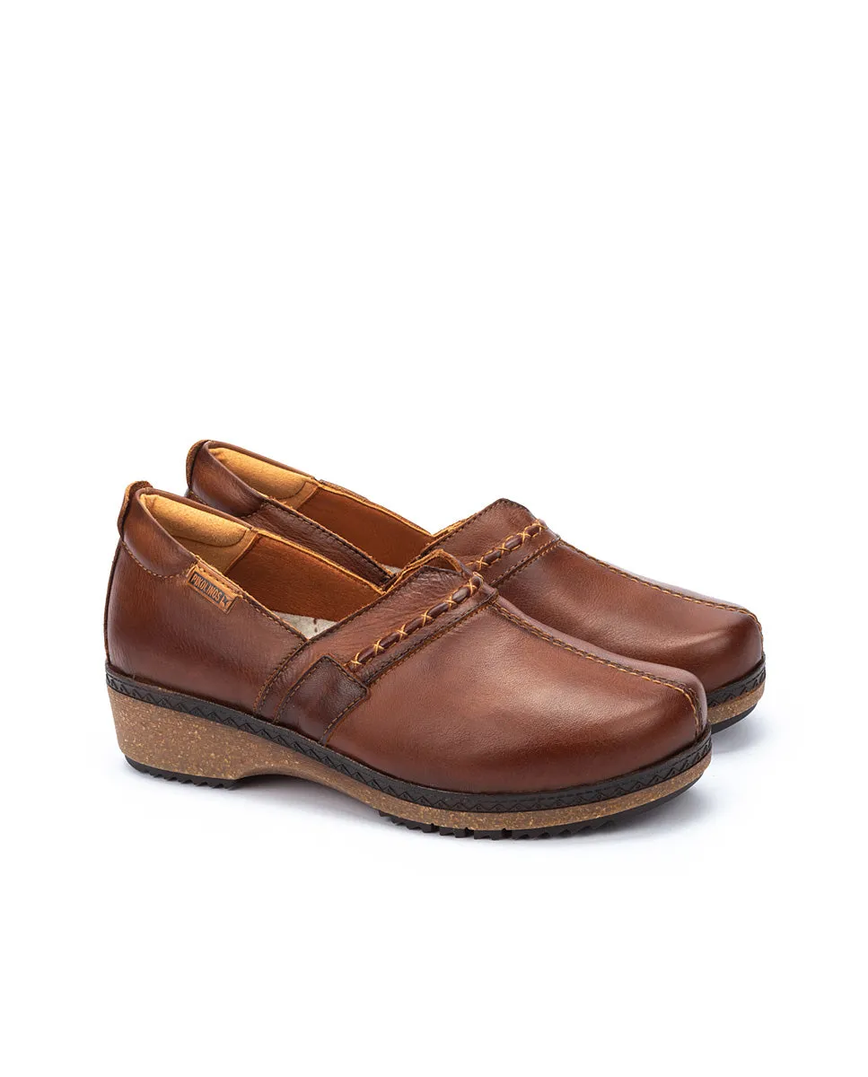 Sure! A more optimized title for the e-commerce product Pikolinos Granada could be:

Stylish Pikolinos Granada Leather Ankle Boots for Women - Comfortable, Trendy Footwear in Elegant Design

This title includes modifiers that highlight style, material, type, and target audience, which could help attract more customers.